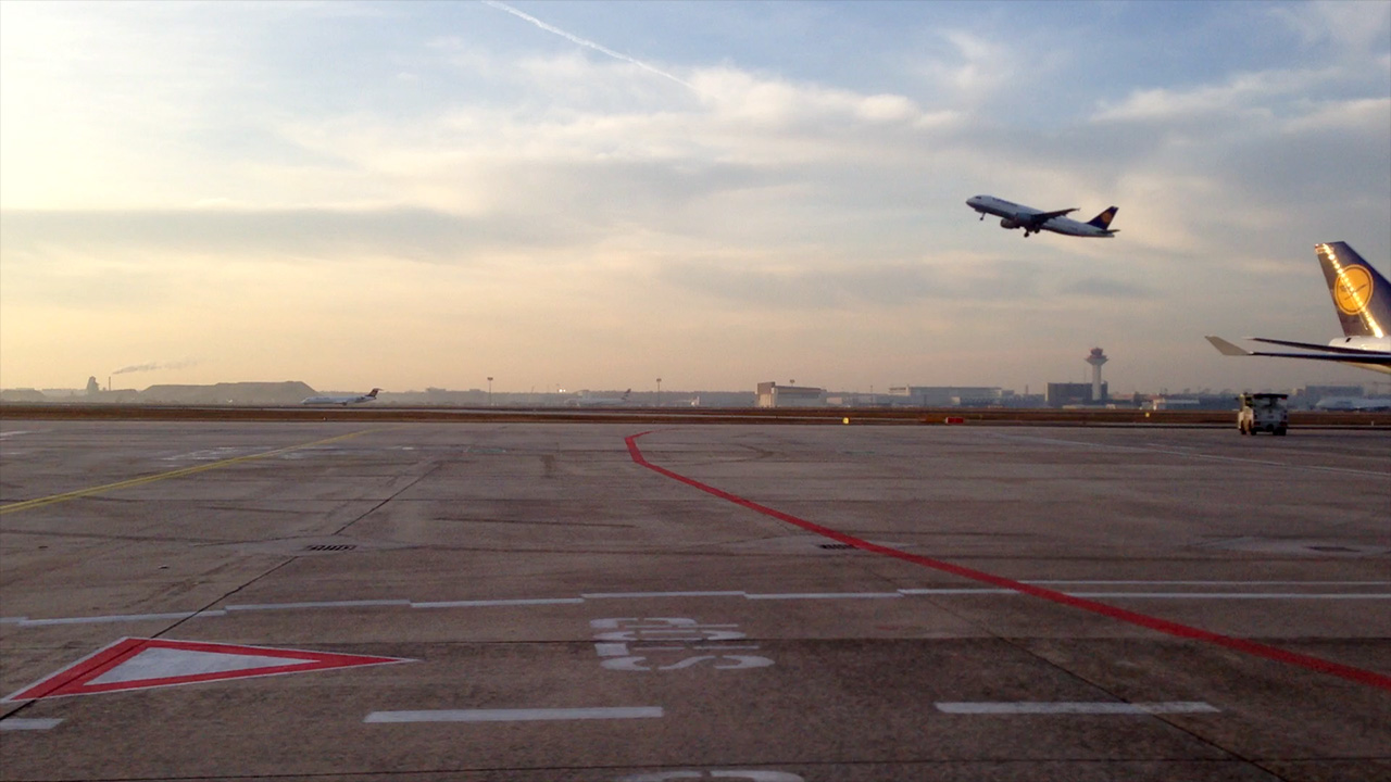 Airport-Impressionen zu früher Stunde.