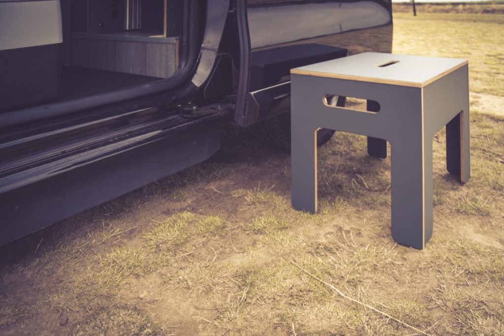 Camping mit Rollstuhl: Campingbus Peugeot Traveller für Rollstuhlfahrer - individuelle Module von Vanside.