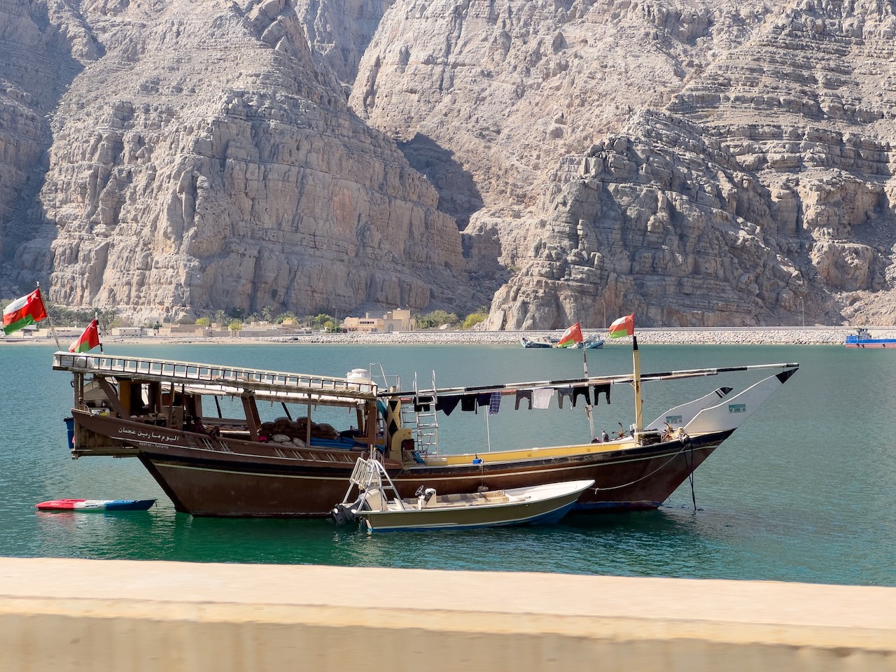 Dhau (oder Dau) ist ein traditionelles arabisches Segelboot